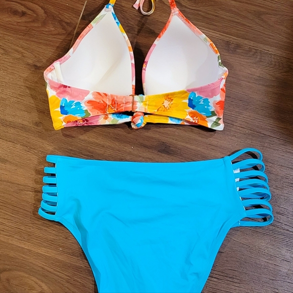 Floral Shade & Shore Bikini - Picture 3 of 8